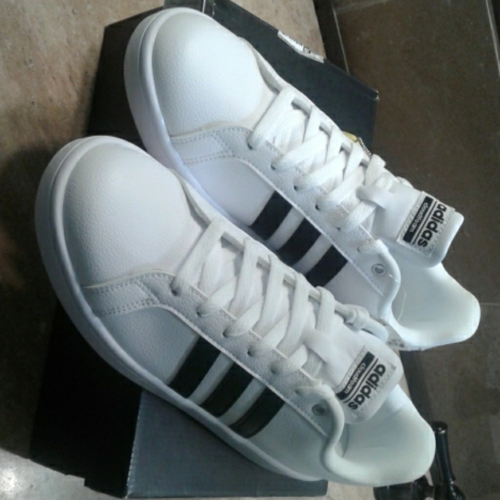 Adidas  Nwot Men Classic size 10